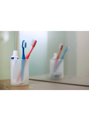 Виды стаканов для зубных щеток и советы по их выбору