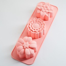 ALPENKOK Форма 27,5х9х3,5см для выпечки 3 кексов силиконовая AK-6188S Романтика микс