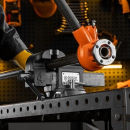 Denzel Тиски слесарные BVH-100, 100 мм, поворотные, стальная направляющая, с наковальней 18683