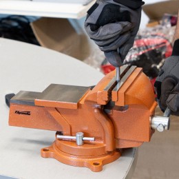 Sparta Тиски слесарные, 150 мм, поворотные, с наковальней 186275