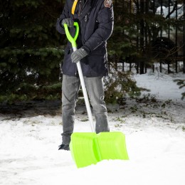 Сибртех Лопата для уборки снега пластиковая Profi, 535 х 385 х 1400 мм, стальной черенок, Россия, 61493