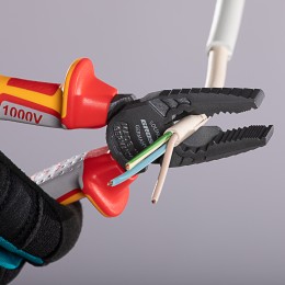 Gross Плоскогубцы комбинированные, диэлектрические трехкомпонентные рукоятки до 1000 В, 180 мм 16989