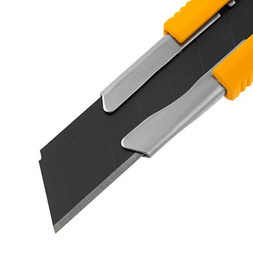 Нож, 18 мм, сменное лезвие, SK4, метал. направляющая, клипса, нажимной фиксатор// Denzel 78940