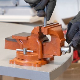 Sparta Тиски слесарные, 100 мм, поворотные, с наковальней 186235