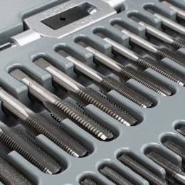 Matrix Набор метчиков и плашек М2-М18, 110 шт, металлический кейс 773110