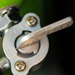 Сибртех Генератор бензиновый БС-1200, 1 кВт, 230 В, четырехтактный, 5.5 л, ручной стартер 94541