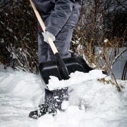 Сибртех Лопата для уборки снега пластиковая, 360 х 405 х 1550 мм, деревянный черенок 1 сорт, Россия, 61574