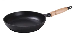 Кукмара Сковорода 22/4,5 см с антипригарным покрытием, с деревянной ручкой. АП линияТрадиция с229а