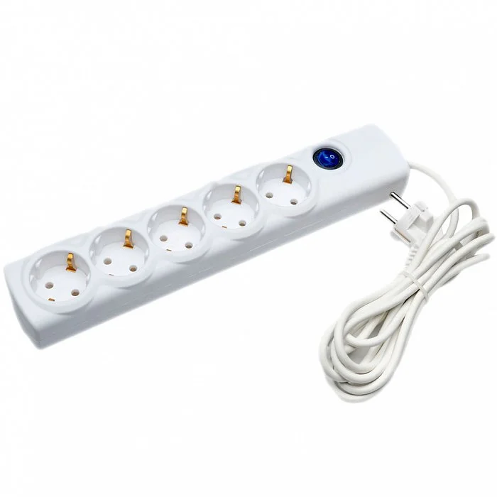 DELTA Сетевой фильтр 10 А 5 гнезд с кнопкой и автоматом ПВС 3х0,75 (5 м) РВС 16-005