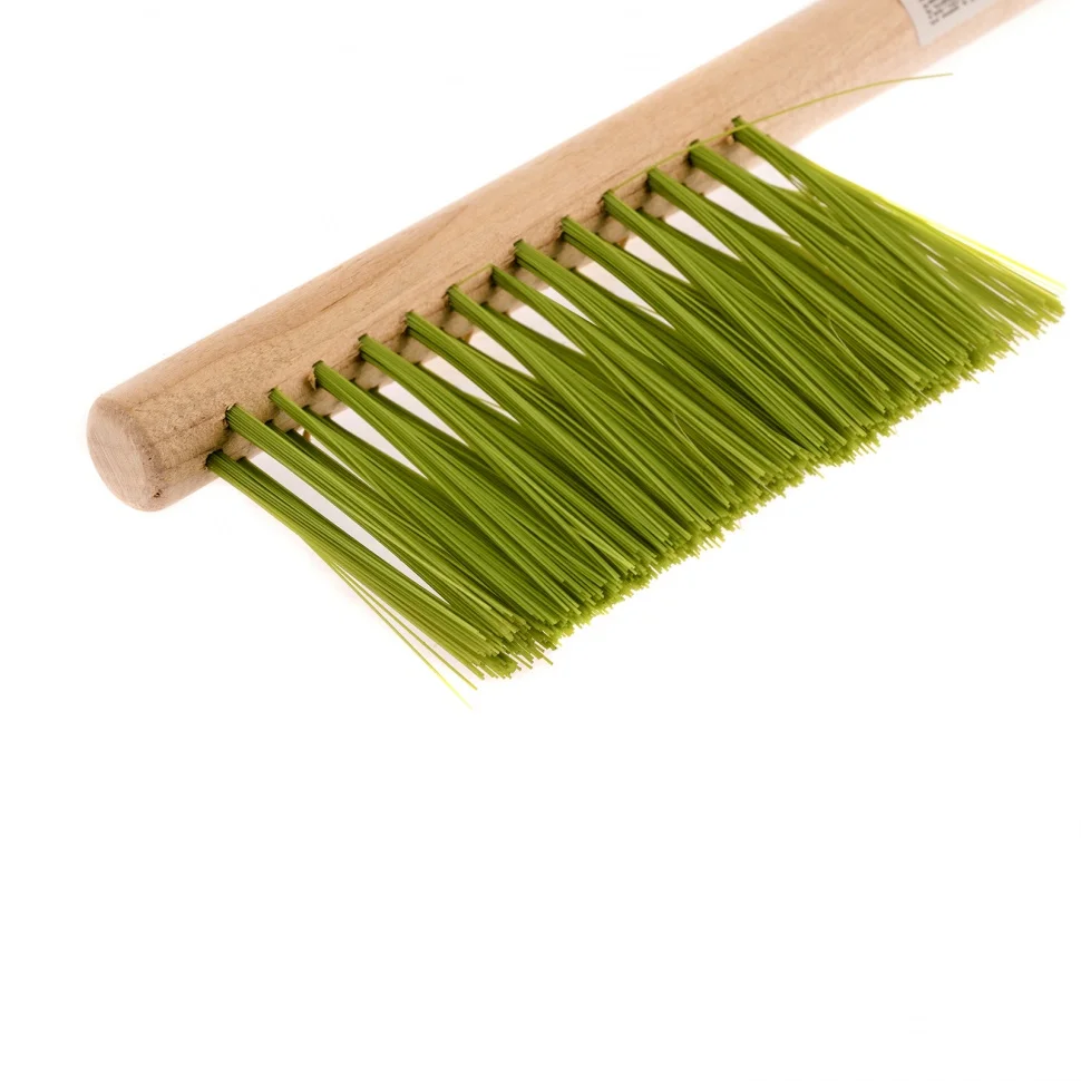 Сибртех Щетка-сметка трехрядная, 320 мм, деревянная ручка 84632